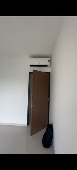 Room in 2 BHK Apartment at Lodha Amara Tower 24 And 25, Kolshet Road – for Sale