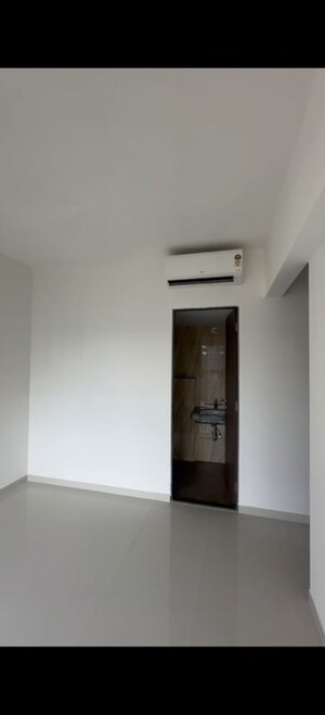 Room in 2 BHK Apartment at Lodha Amara Tower 24 And 25, Kolshet Road – for Sale