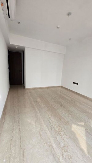 Room in 3 BHK Apartment at Lodha The Park Side, Worli – for Rent