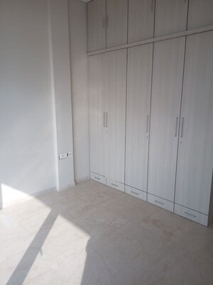 Room in 4 BHK Apartment at Omkar 1973, Worli – for Rent