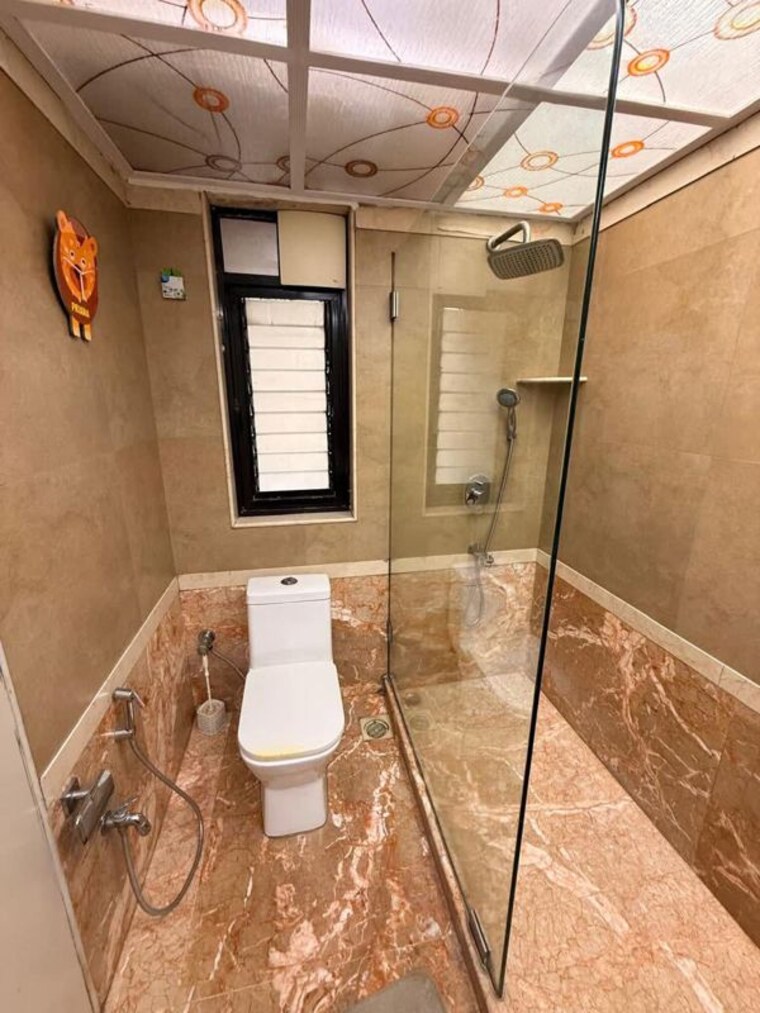 Bathroom, khar west 2 Bedroom 800 Sq.Ft. Apartment In Khar West Mumbai 10225391