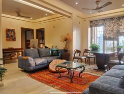 2 BHK Apartment For Rent in Khar West