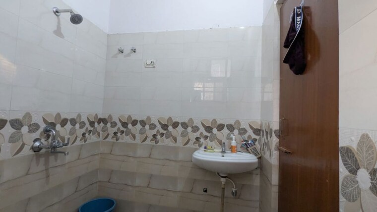 Bathroom, vigyan khand 2 Bedroom 1100 Sq.Ft. Builder Floor In Vigyan Khand Lucknow 10221652