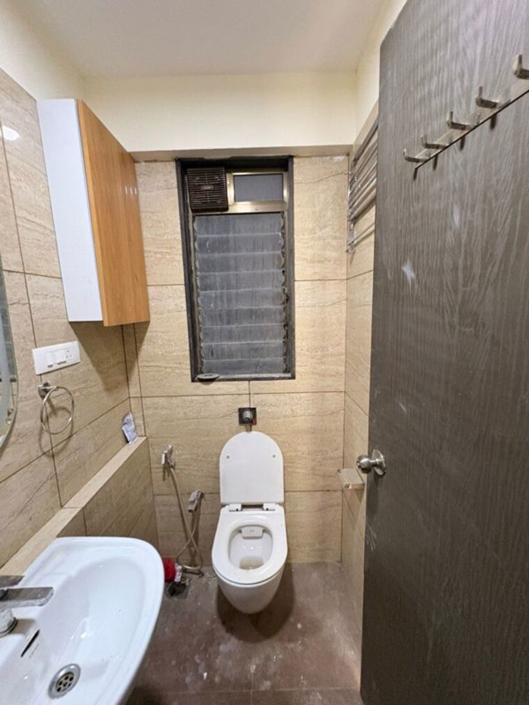 Bathroom, chandak-34-park-estate 2 Bedroom 609 Sq.Ft. Apartment In Goregaon West Mumbai 10227942
