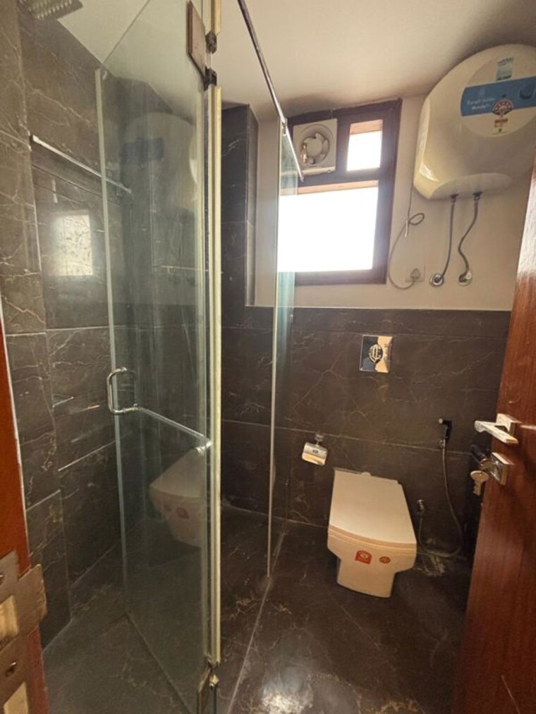 Bathroom, vasant vihar 4 Bedroom 4200 Sq.Ft. Builder Floor In Vasant Vihar Delhi 10227948