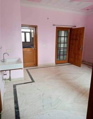 Room in 2 BHK Builder Floor at Suncity Township Gurgaon, Sector 54 – for Rent