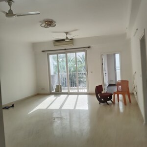 Room in 3.5 BHK Apartment at Emaar MGF The Palm Drive Studios, Sector 66 – for Rent