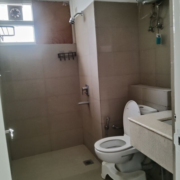 Bathroom, emaar-mgf-the-palm-drive-studios 3.5 Bedroom 1950 Sq.Ft. Apartment In Sector 66 Gurgaon 10227958