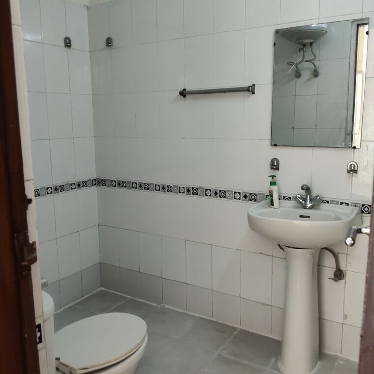 Bathroom, ardee-city-palm-grove-heights 3.5 Bedroom 1850 Sq.Ft. Apartment In Sector 52 Gurgaon 10227960