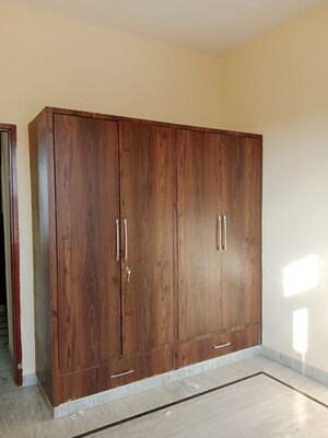 Furnished Amenities in 3 BHK Builder Floor at Sector 18 – for Rent