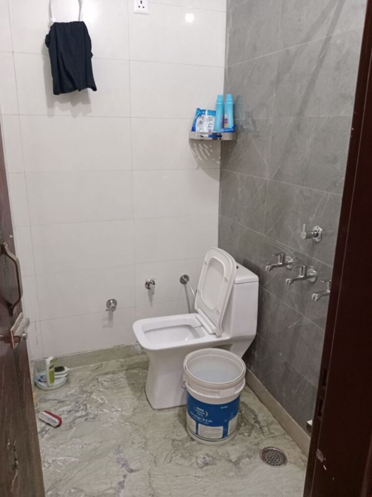 Bathroom, sector 18 3 Bedroom 1863 Sq.Ft. Builder Floor In Sector 18 Panipat 10227971