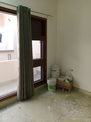 Room in 3 BHK Builder Floor at Sector 18 – for Rent