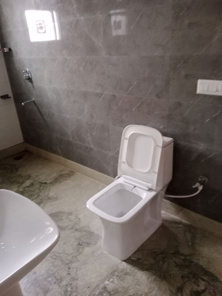 Bathroom, sector 18 3 Bedroom 1863 Sq.Ft. Builder Floor In Sector 18 Panipat 10227971