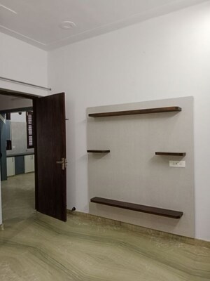 Room in 2 BHK Builder Floor at Sector 18 – for Rent