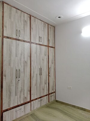 Room in 2 BHK Builder Floor at Sector 18 – for Rent