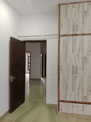 Room in 2 BHK Builder Floor at Sector 18 – for Rent