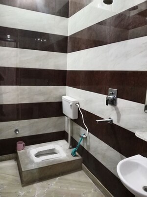Team Area in 2 BHK Builder Floor at Sector 18 – for Rent