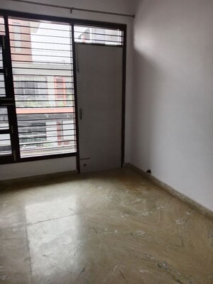 Room in 2 BHK Builder Floor at Sector 18 – for Rent