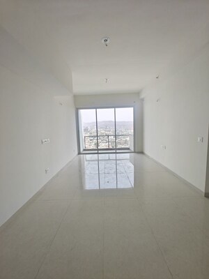 Room in 2 BHK Apartment at L And T Seawoods Residences, Seawoods – for Sale