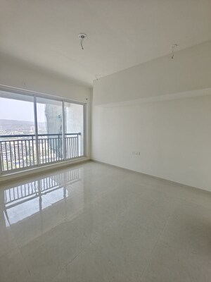 Room in 2 BHK Apartment at L And T Seawoods Residences, Seawoods – for Sale