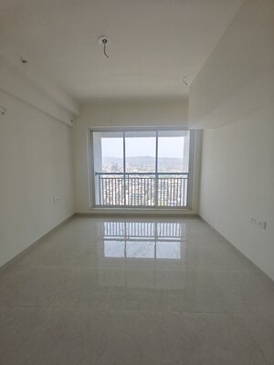 Room in 2 BHK Apartment at L And T Seawoods Residences, Seawoods – for Sale
