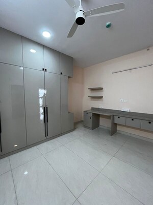 Room in 3 BHK Apartment at Prestige Beverly Hills, Kokapet – for Rent