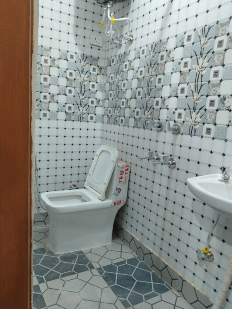 Bathroom, govindpuri 1 Bedroom 368 Sq.Ft. Builder Floor In Govindpuri Delhi 10228069