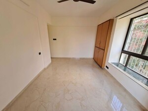 Room in 4 BHK Apartment at Lunkad Goldcoast, Viman Nagar – for Rent