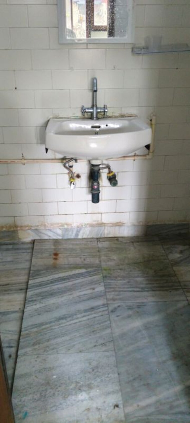 Bathroom, ip extension 3 Bedroom 1500 Sq.Ft. Apartment In Ip Extension Delhi 10228159