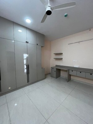 Room in 3 BHK Apartment at Prestige Beverly Hills, Kokapet – for Rent