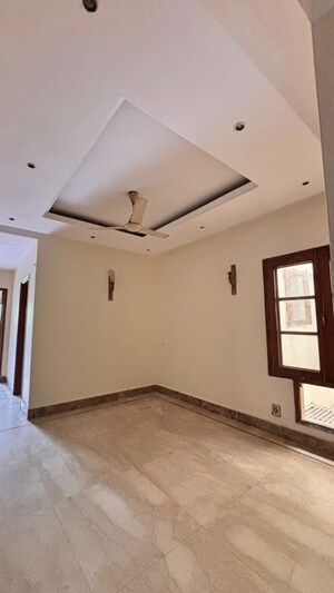 Room in 4 BHK Builder Floor at Hauz Khas Enclave – for Sale