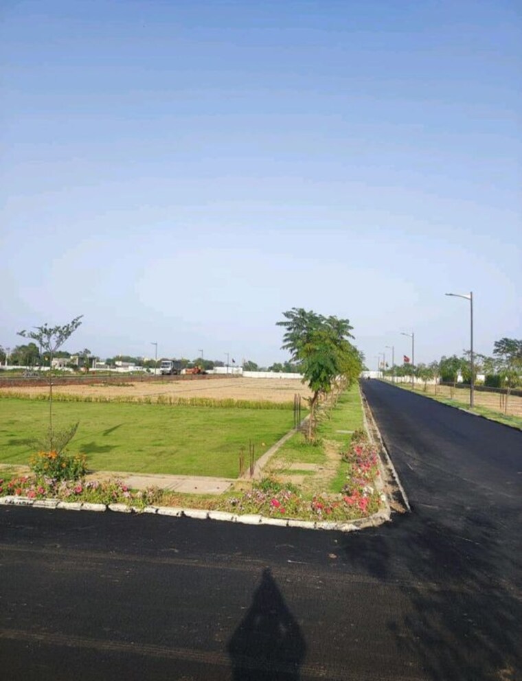 Garden, gls-avenue-city  175 Sq.Yd. Plot In Sector 92 Gurgaon 10228183