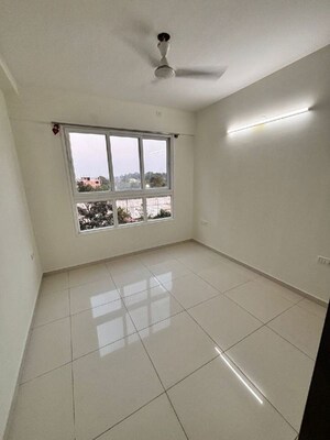 Room in 3 BHK Apartment at Godrej Aqua, International Airport Road – for Rent