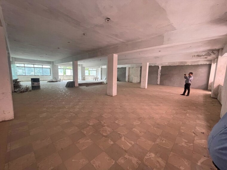  Parking, kalkaji Commercial Office Space 4000 Sq.Ft. In Kalkaji Delhi 9893639