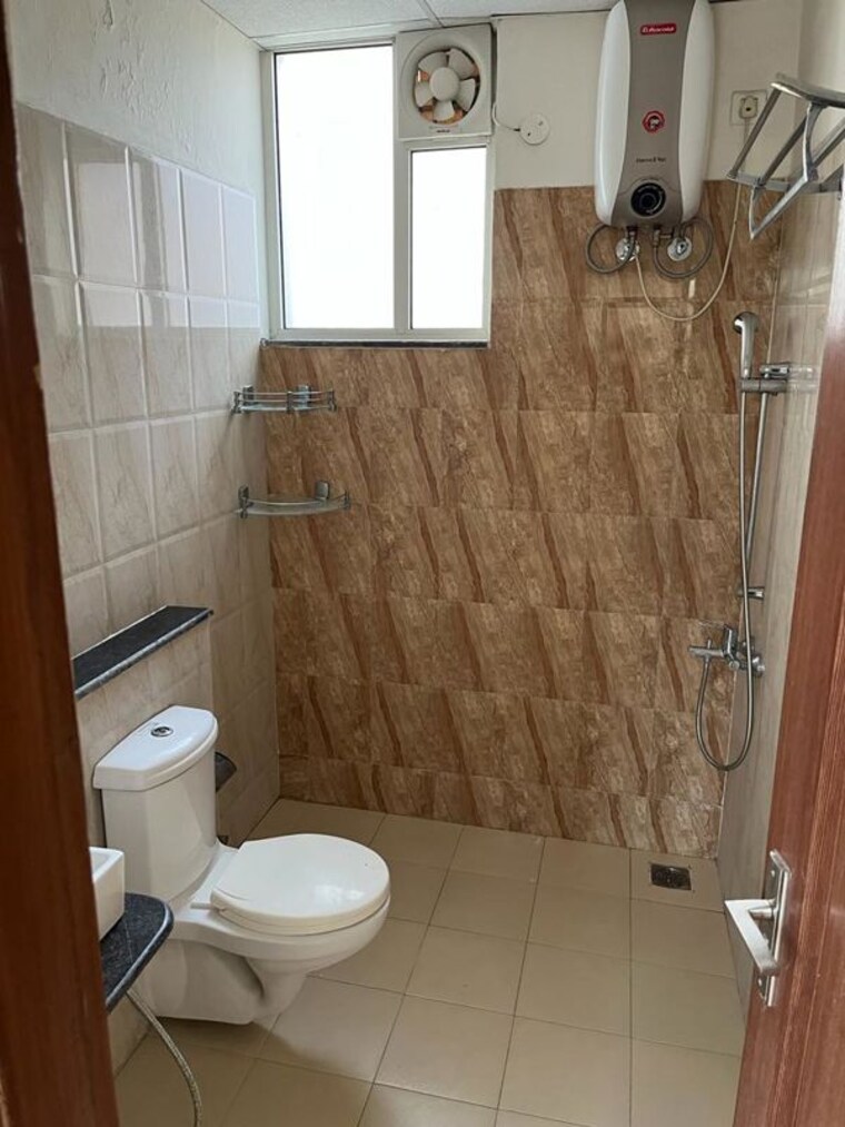 Bathroom, sushma-crescent 3 Bedroom 1860 Sq.Ft. Apartment In Dhakoli Zirakpur 10228194