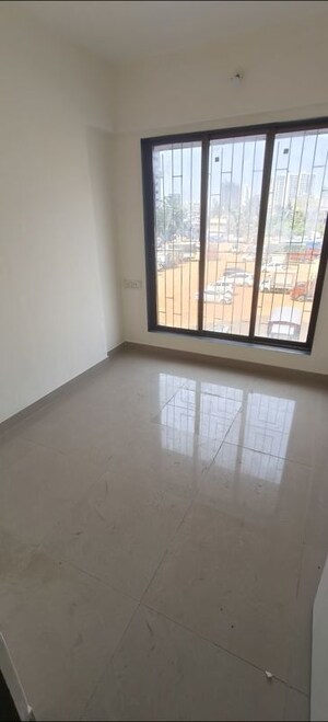 Room in 2 BHK Apartment at Ekta Nagar CHS, Kandivali West – for Rent