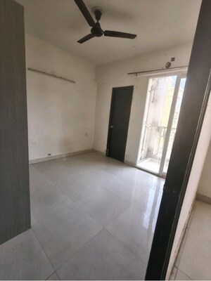 Room in 2.5 BHK Apartment at Signature The Serenas, Sohna Sector 36 – for Rent