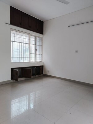 Room in 3 BHK Apartment at Vasant Kunj – for Rent