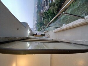 Furnished Amenities in 1 BHK Apartment at Conwood Astoria, Goregaon East – for Rent