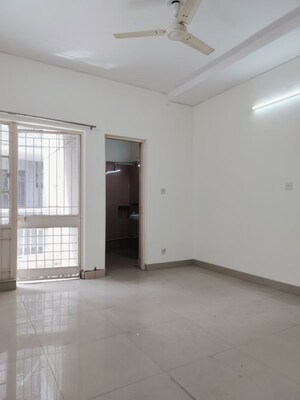 Room in 3 BHK Apartment at Vasant Kunj – for Sale