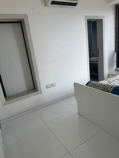 2.5 BHK + Store Room Apartment For Rent in Oberoi Realty Woods