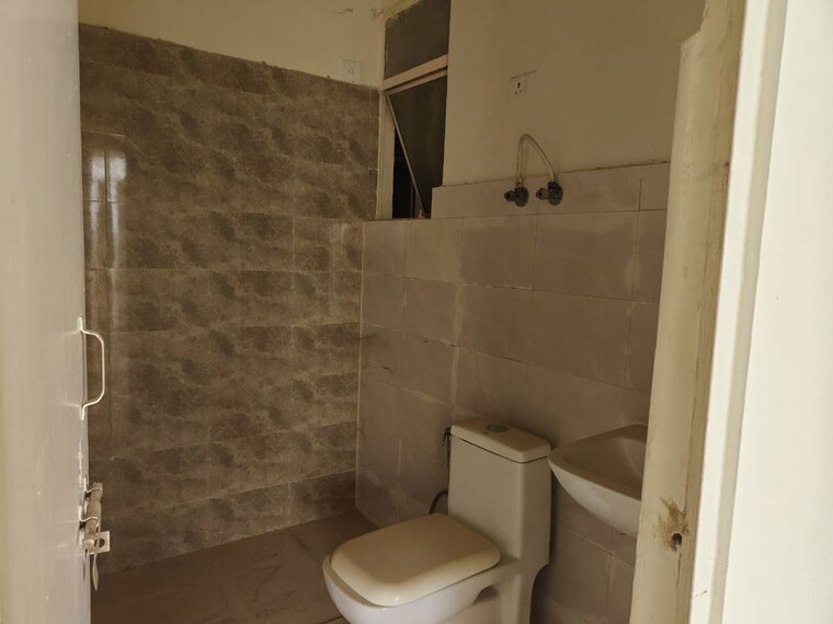 Bathroom, suncity-avenue-102 2 Bedroom 632 Sq.Ft. Apartment In Sector 102 Gurgaon 10228296
