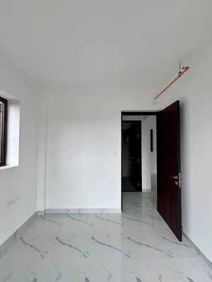 Room in 2 BHK Apartment at Raymond Ten X Habitat, Pokhran Road No Two – for Rent