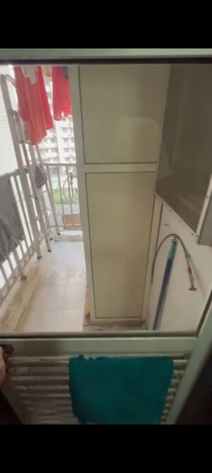 Staircase in 1.5 BHK Apartment at Shapoorji Pallonji Sarova Complex, Kandivali East – for Rent