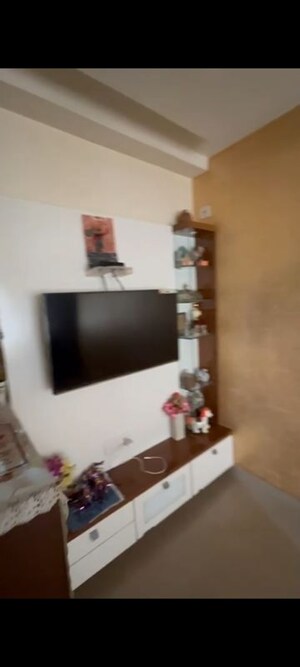 Furnished Amenities in 1.5 BHK Apartment at Shapoorji Pallonji Sarova Complex, Kandivali East – for Rent