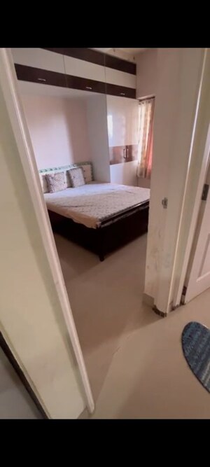 Bathroom in 1.5 BHK Apartment at Shapoorji Pallonji Sarova Complex, Kandivali East – for Rent