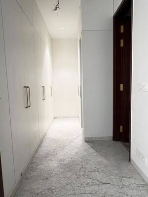 Building Lobby in 4 BHK Builder Floor at Dlf Phase ii – for Rent