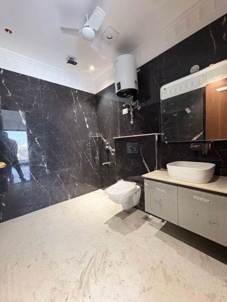 Team Area, dlf phase ii 4 Bedroom 3200 Sq.Ft. Builder Floor In Dlf Phase ii Gurgaon 10228446