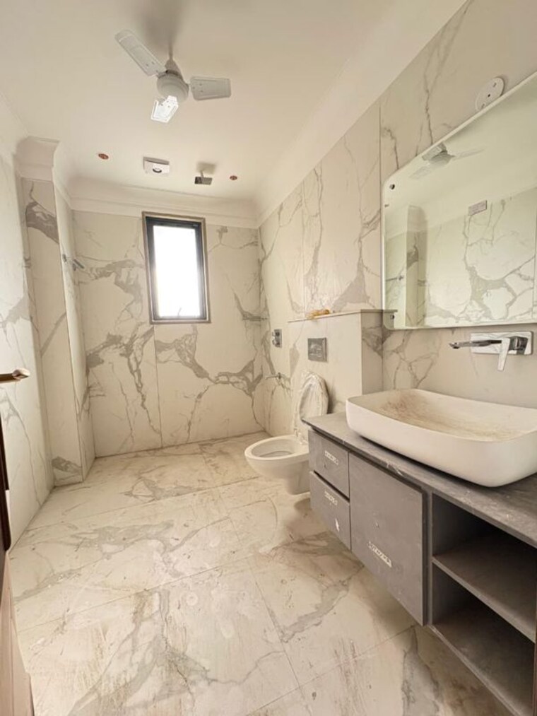 Bathroom, dlf phase ii 4 Bedroom 3200 Sq.Ft. Builder Floor In Dlf Phase ii Gurgaon 10228446