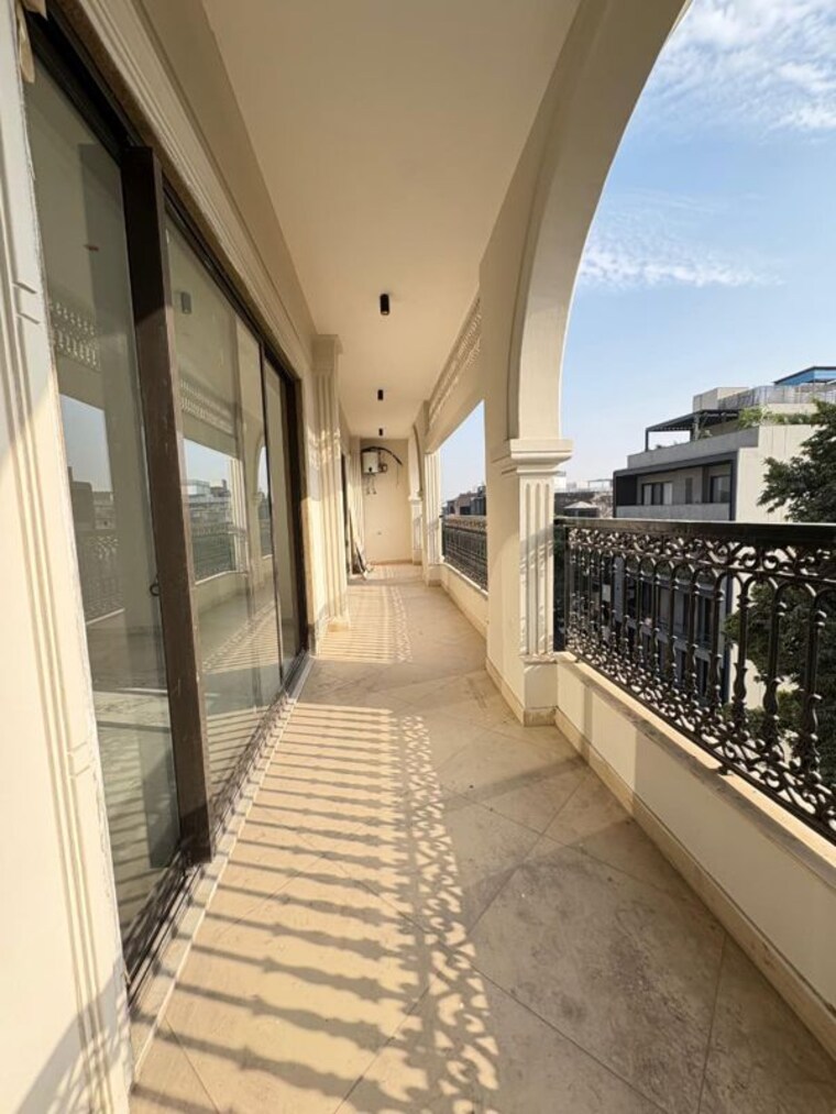 Balcony, dlf phase ii 4 Bedroom 3200 Sq.Ft. Builder Floor In Dlf Phase ii Gurgaon 10228446